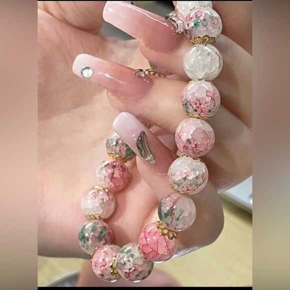 NWT Pink floral bracelet ONLY GET ONE BRACELET EVEN TBOUGH PHOTOS HAVE TWO. - Picture 3 of 7